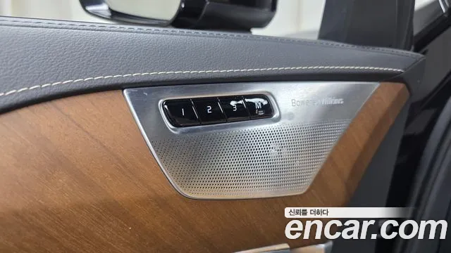 Volvo XC90 2019 thumb 4