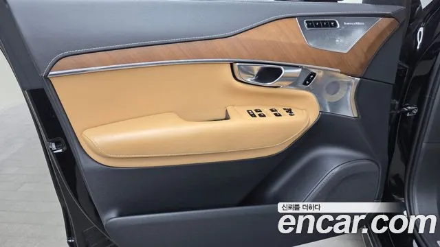 Volvo XC90 2019 thumb 10
