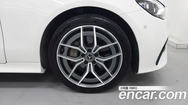 Mercedes-Benz E-Class 2022 thumb 10