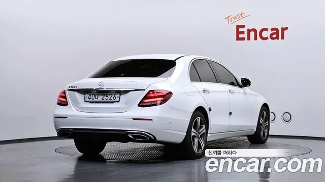 Mercedes-Benz E-Class 2019 thumb 2
