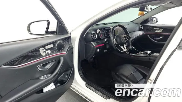 Mercedes-Benz E-Class 2019 thumb 3