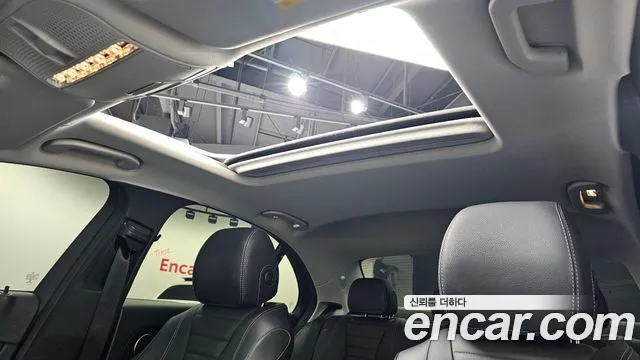 Mercedes-Benz E-Class 2019 thumb 10