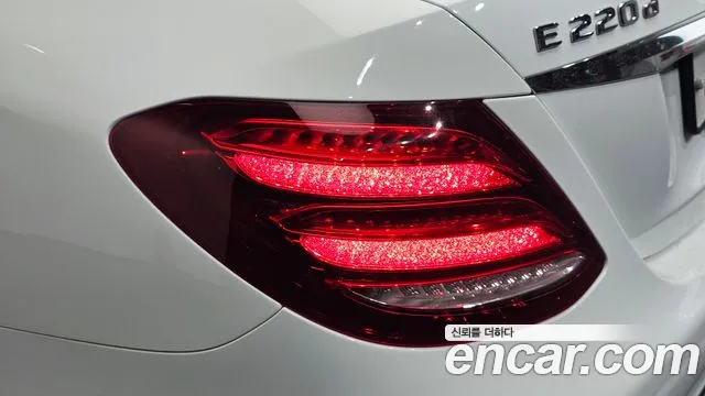 Mercedes-Benz E-Class 2019 thumb 5