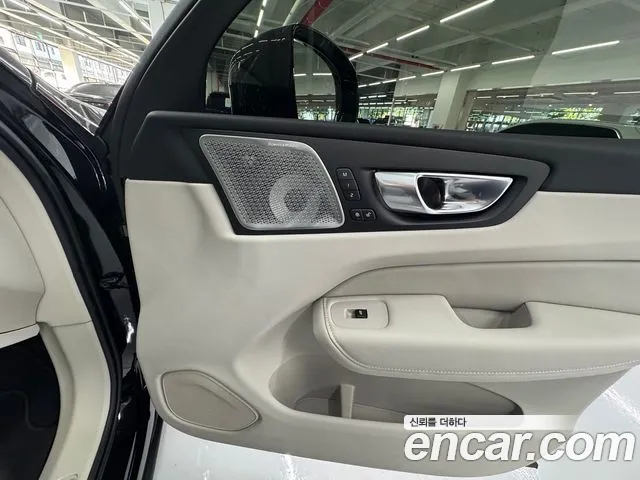 Volvo XC60 2026 thumb 2
