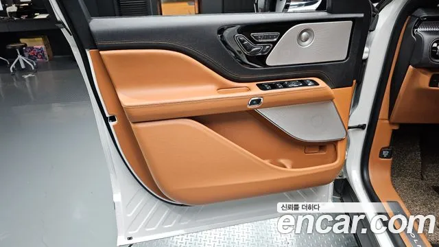 Lincoln Aviator 2022 thumb 2