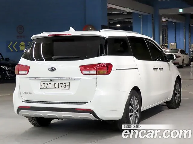 Kia Carnival 2016 thumb 4