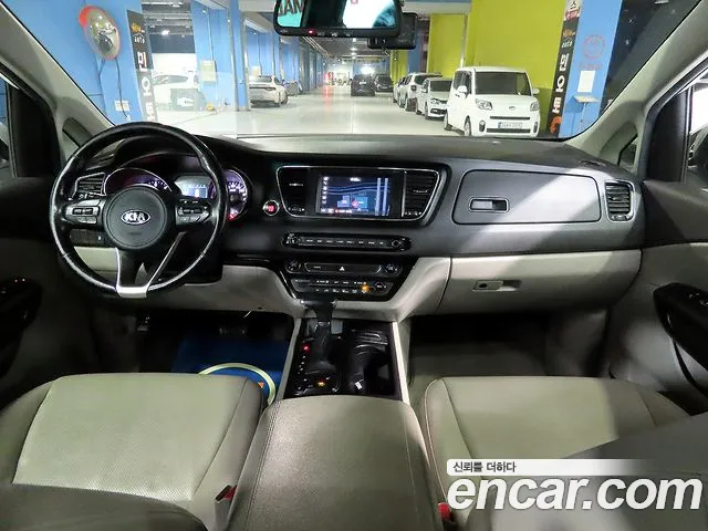Kia Carnival 2016 thumb 7
