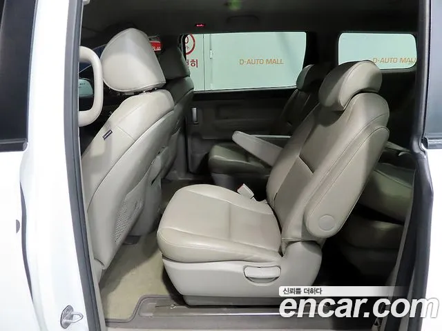Kia Carnival 2016 thumb 12