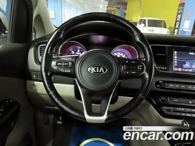 Kia Carnival 2016 thumb 3