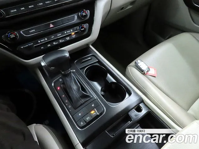 Kia Carnival 2016 thumb 10