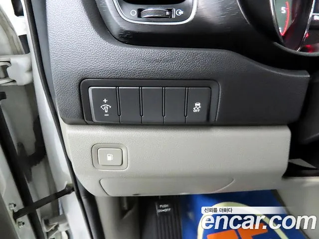 Kia Carnival 2016 thumb 5
