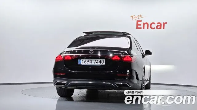 Mercedes-Benz E-Class 2024 thumb 4