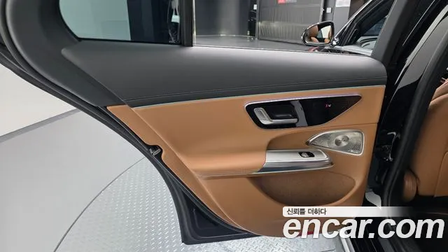 Mercedes-Benz E-Class 2024 thumb 2