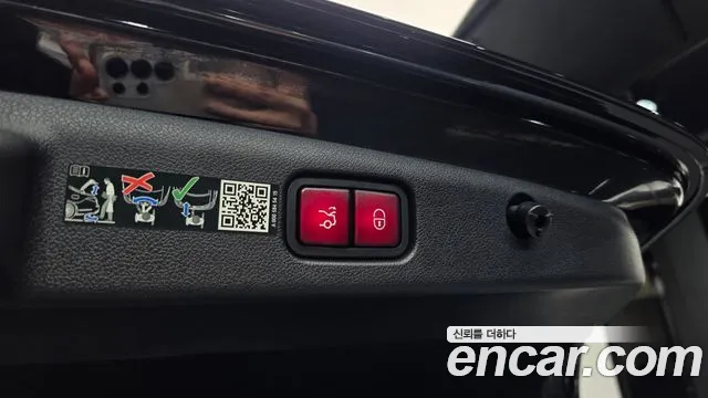 Mercedes-Benz E-Class 2024 thumb 11