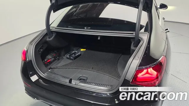 Mercedes-Benz E-Class 2024 thumb 10