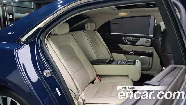 Lincoln Continental 2019 thumb 9