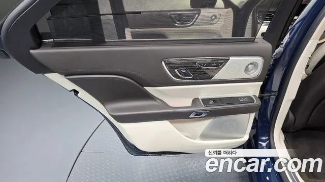 Lincoln Continental 2019 thumb 3