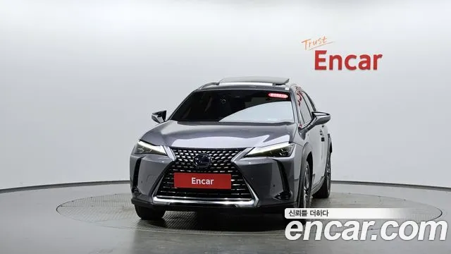 Lexus UX 2019 thumb 2