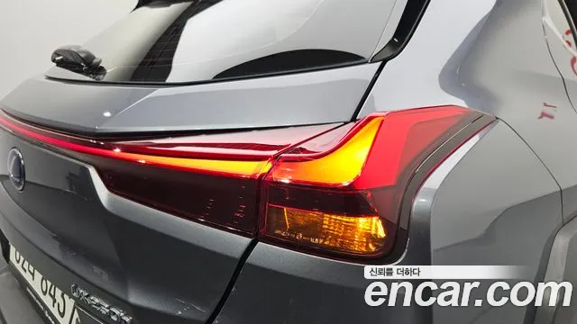 Lexus UX 2019 thumb 12