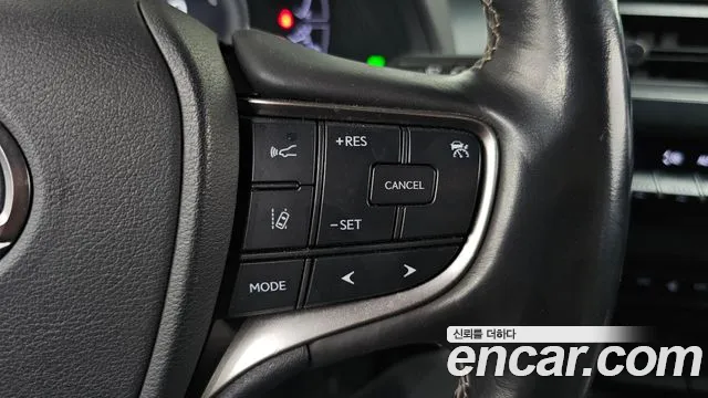 Lexus UX 2019 thumb 8