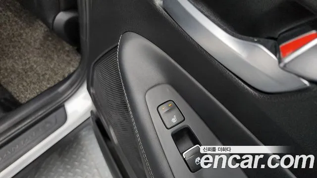 Hyundai Santa Fe 2018 thumb 8