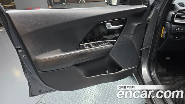 Kia Niro 2016 thumb 4
