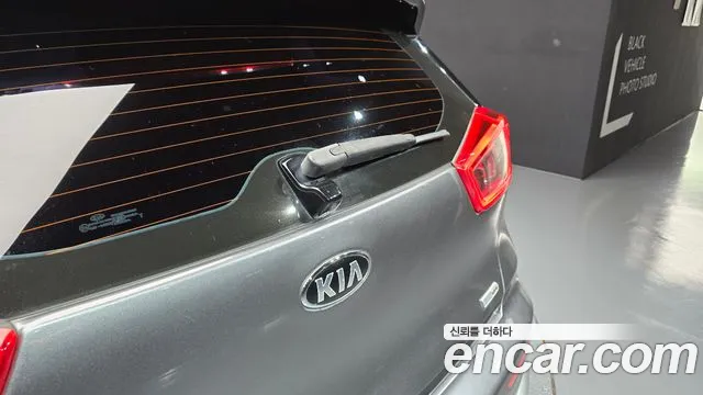 Kia Niro 2016 thumb 8