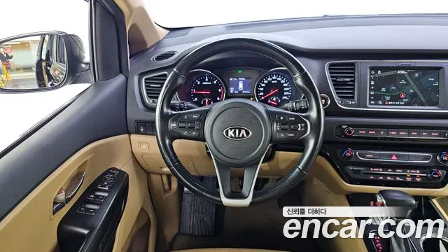 Kia Carnival 2019 thumb 5