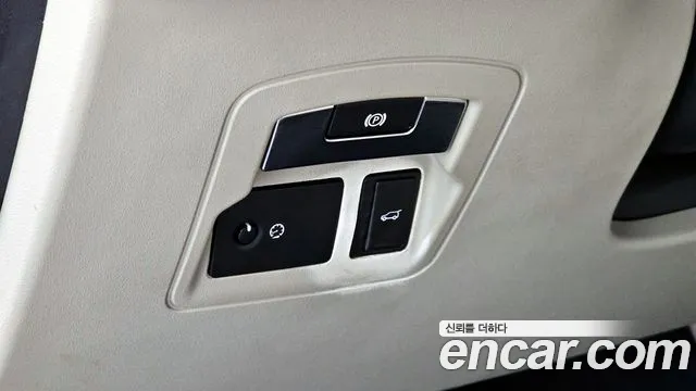 Land Rover Range Rover Velar 2018 thumb 10