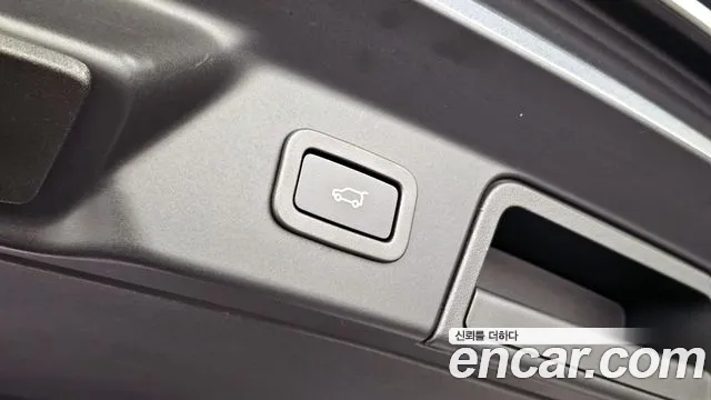Land Rover Range Rover Velar 2018 thumb 4