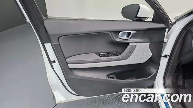 Polestar 2 2022 thumb 12
