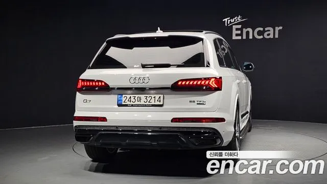 Audi Q7 2022 thumb 4