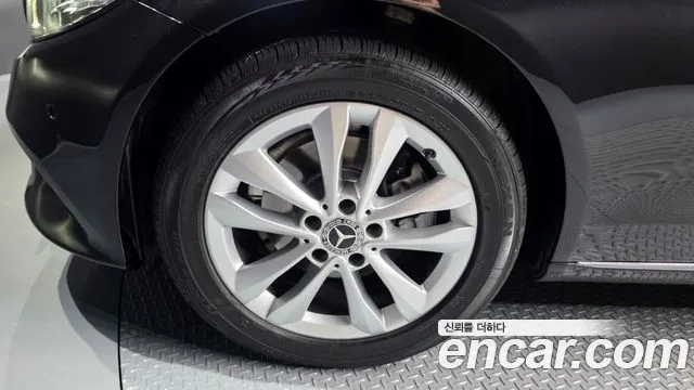 Mercedes-Benz C-Class 2020 thumb 10