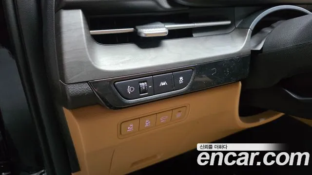 Kia Carnival 2023 thumb 2