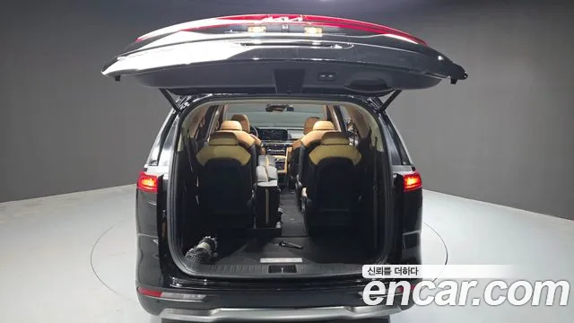 Kia Carnival 2023 thumb 3