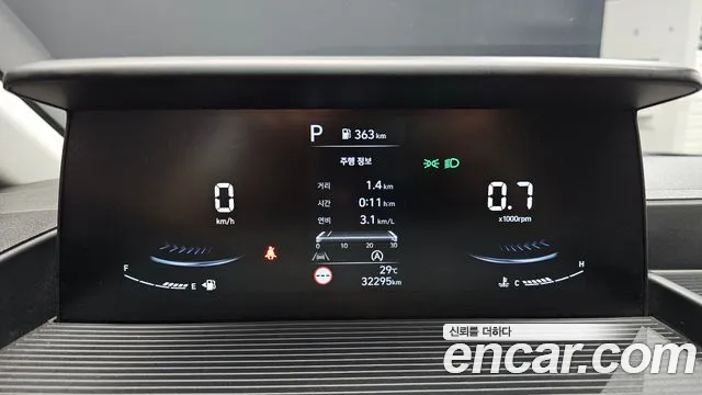 Hyundai Staria 2024 thumb 8
