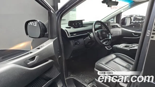Hyundai Staria 2024 thumb 2