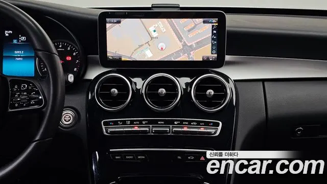 Mercedes-Benz C-Class 2020 thumb 10