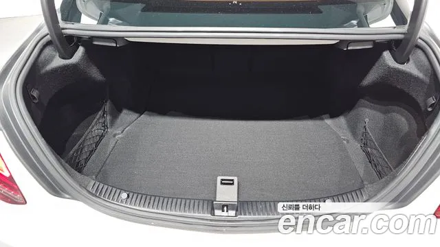 Mercedes-Benz C-Class 2020 thumb 11