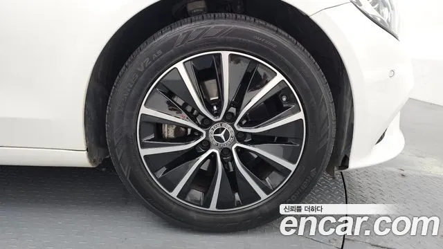 Mercedes-Benz C-Class 2020 thumb 6