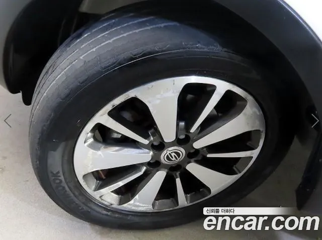 KGM Korando 2014 thumb 12