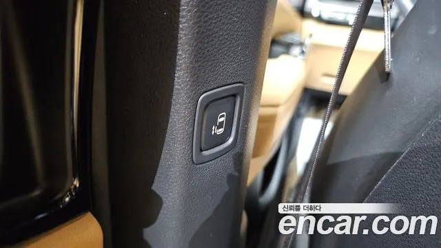 Kia Carnival 2021 thumb 11