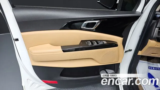 Kia Carnival 2021 thumb 9