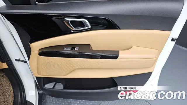 Kia Carnival 2021 thumb 10