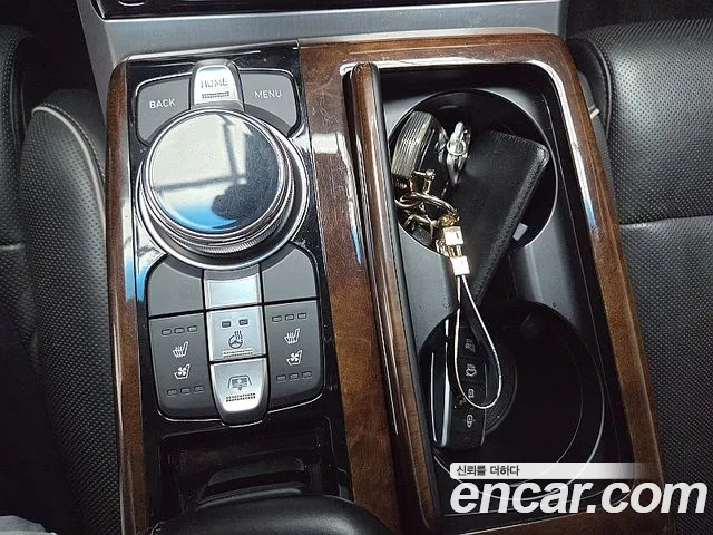 Genesis G90 2016 thumb 7