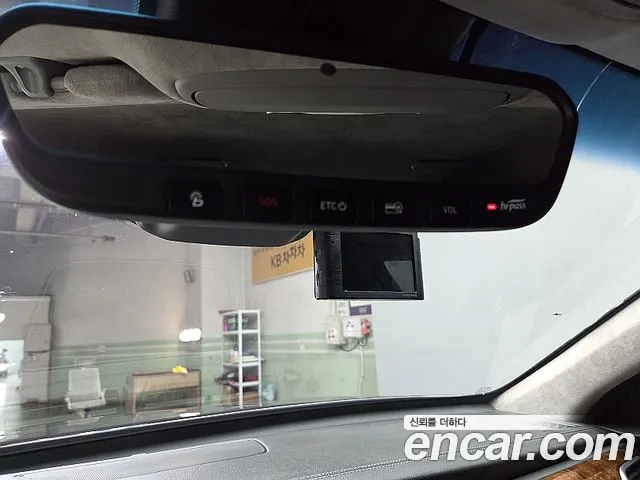 Genesis G90 2016 thumb 2