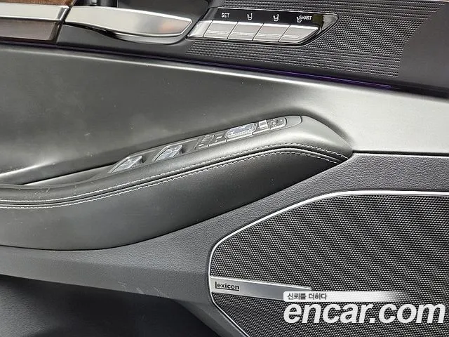 Genesis G90 2016 thumb 4