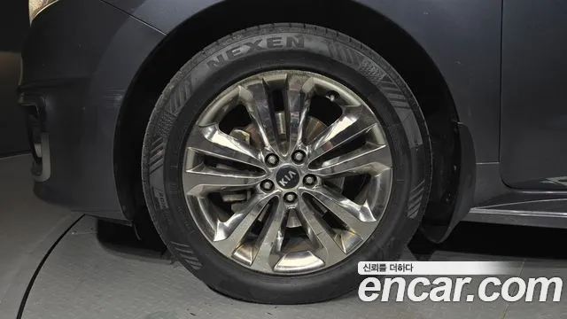 Kia Carnival 2015 thumb 11
