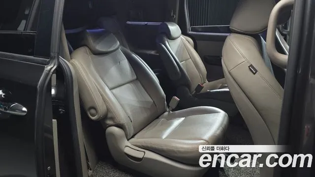 Kia Carnival 2015 thumb 4