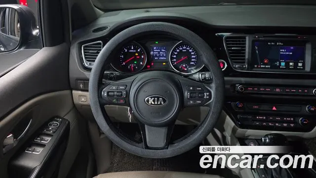Kia Carnival 2015 thumb 6